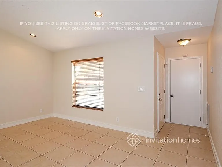 1371 Denlow Ln — Photo 2
