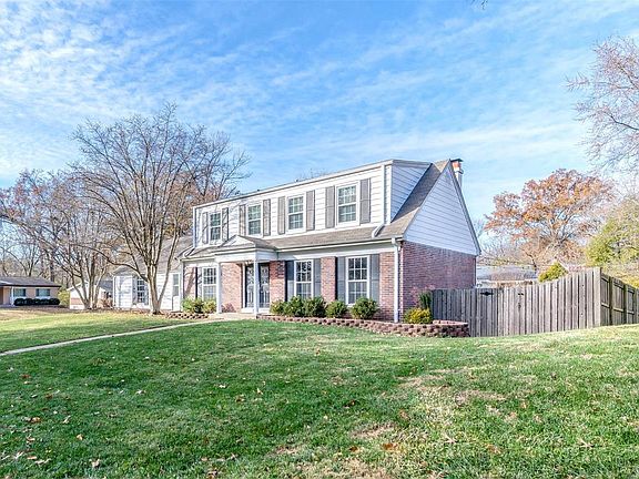 3rd image of 701 Deauville Ct