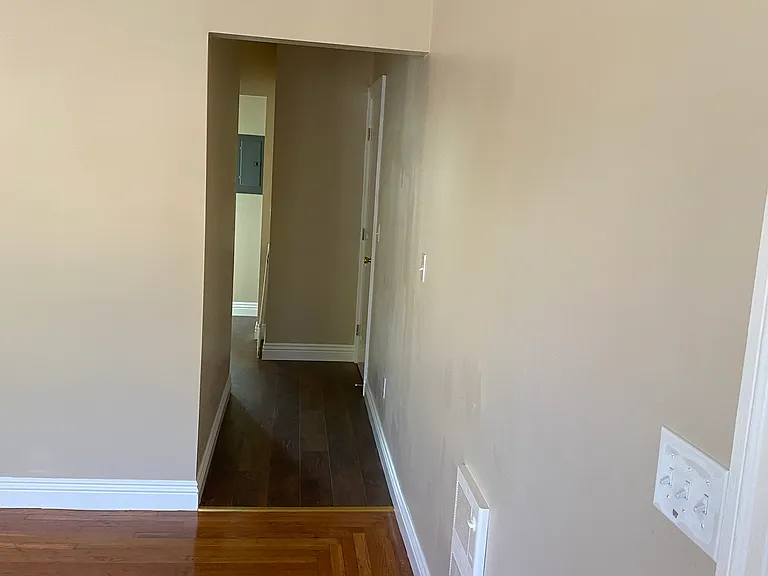 1918 Henry St #1 — Photo 6