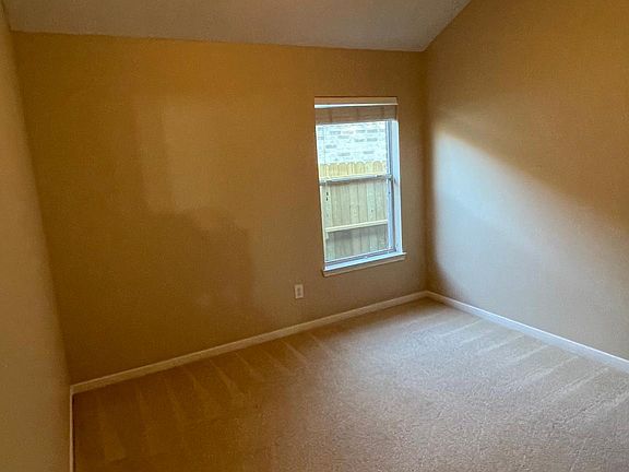 4th image of 10915 Redstone Ct