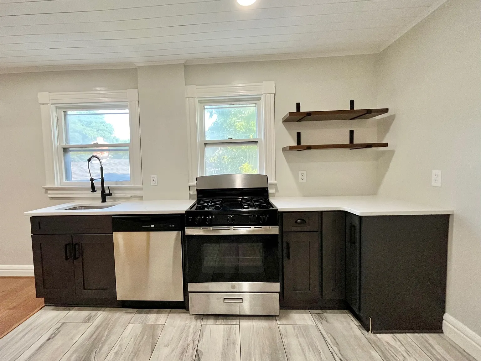 237 Pearl St — Photo 3