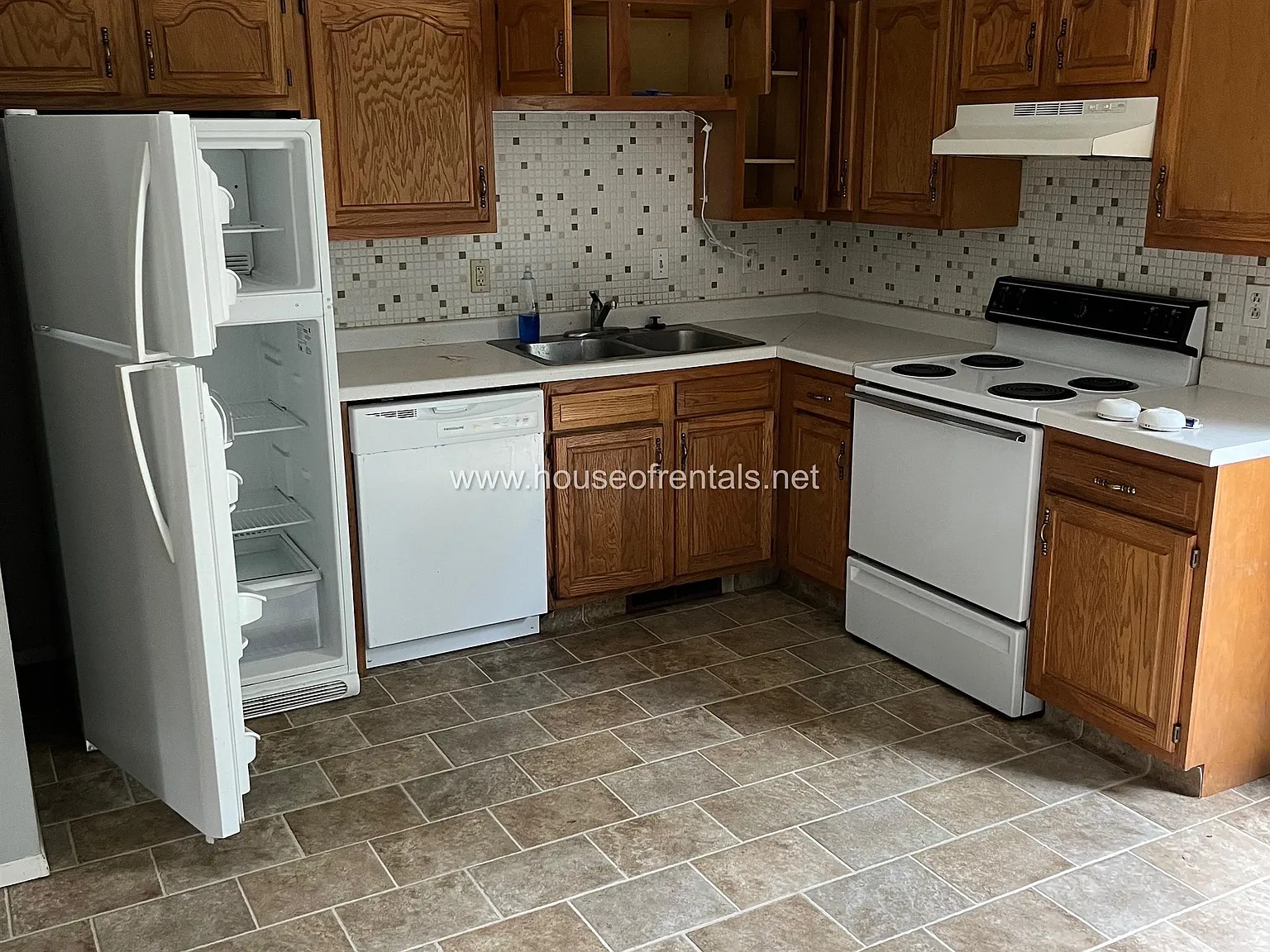 5 Razer Drive — Photo 4