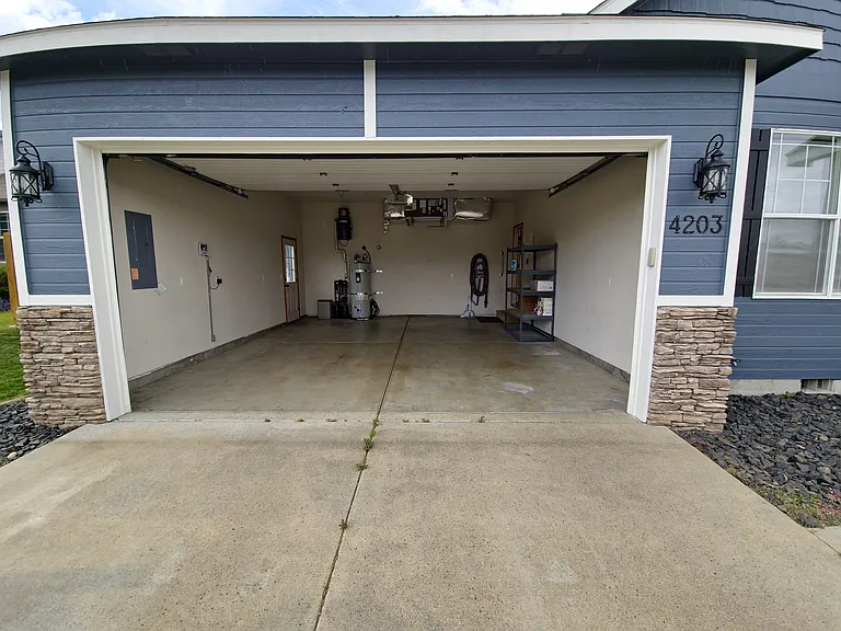 4203 Joshua Dr — Photo 2