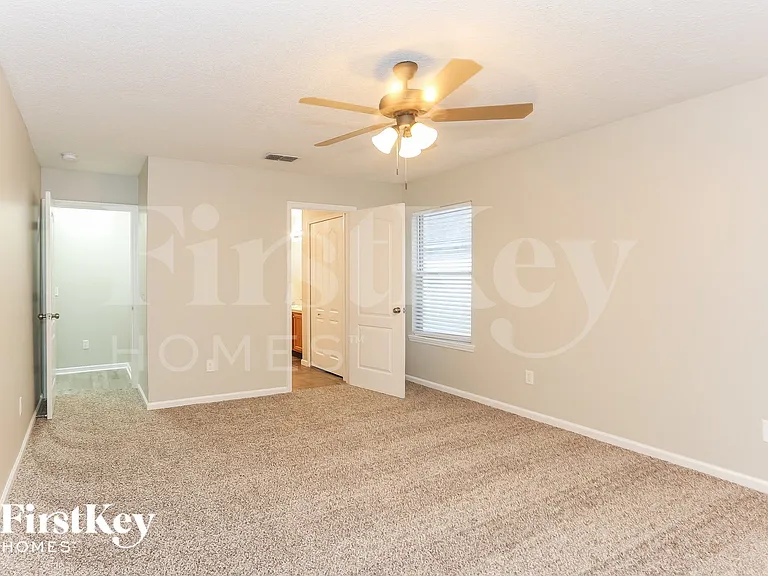 2444 Bentwater Dr W — Photo 11