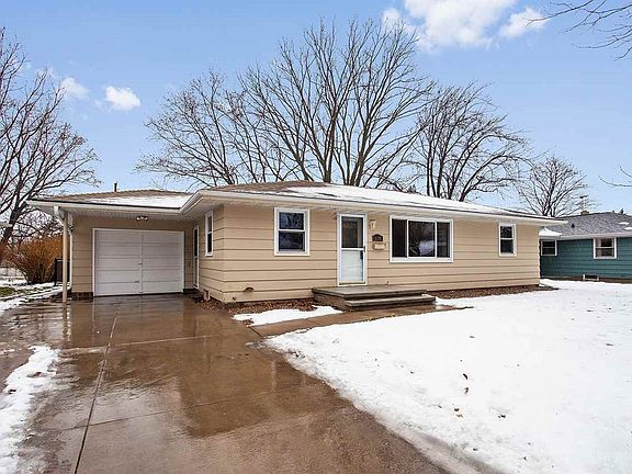 1.5 car attached garage