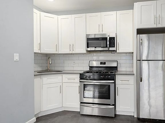 4th image of 109 Moore St #3F