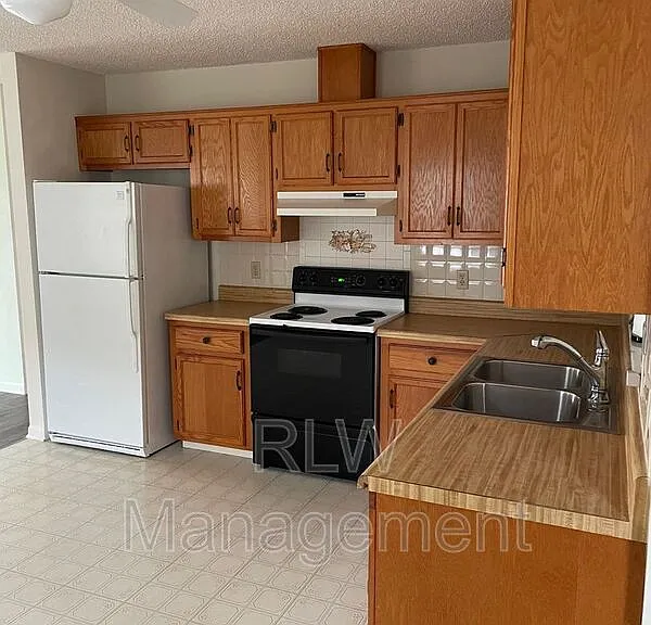 44 S Kentucky Ave — Photo 5