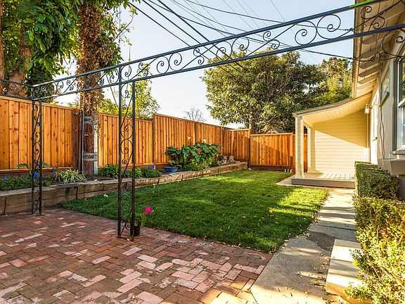 2nd image of 2056 Heatherdale Ave
