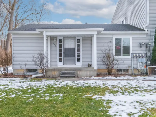 1200 Leisure Dr, Flint, MI 48507