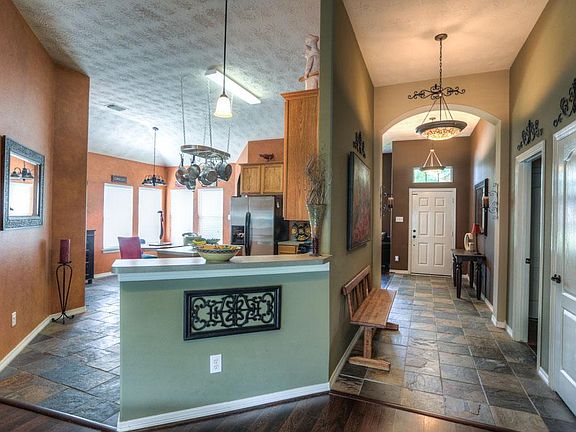 Enter into a welcoming home with neutral inviting tones. This Open Floor Plan will amaze you!