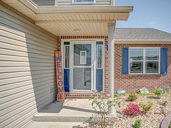 3rd image of 1179 Larkspur Dr