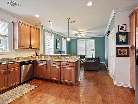 4th image of 5620 Arts St