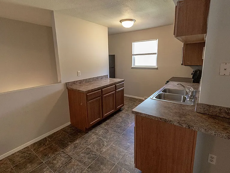 1011 W Ash St — Photo 6