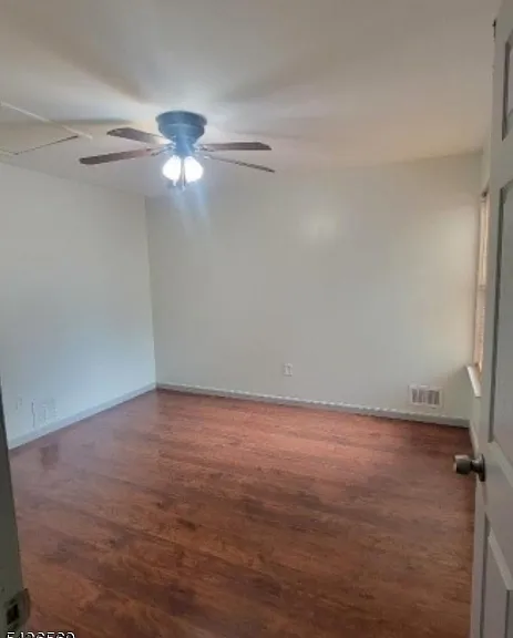 1076 Oakcroft Ln — Photo 6