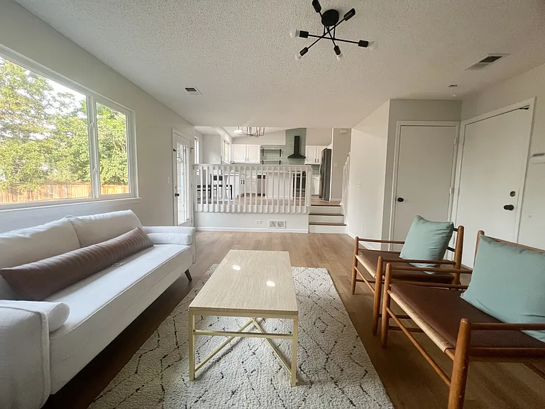 9538 Castle Ridge Cir — Photo 3