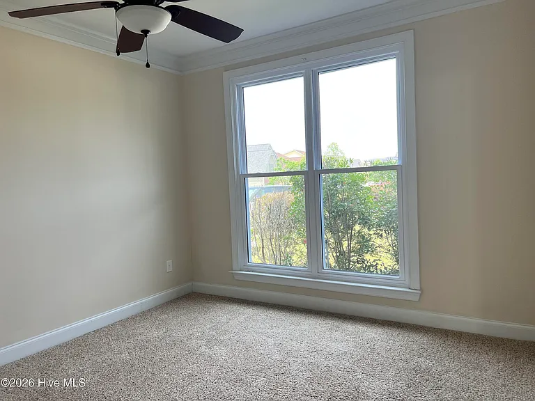 327 Clearwater Ln — Photo 9