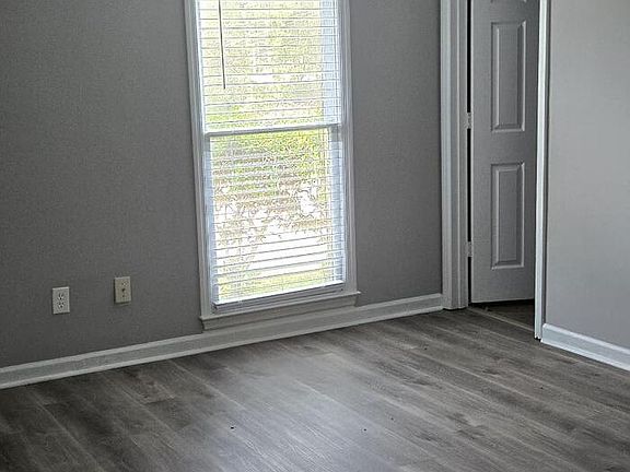 3rd image of 1262 Britain Dr