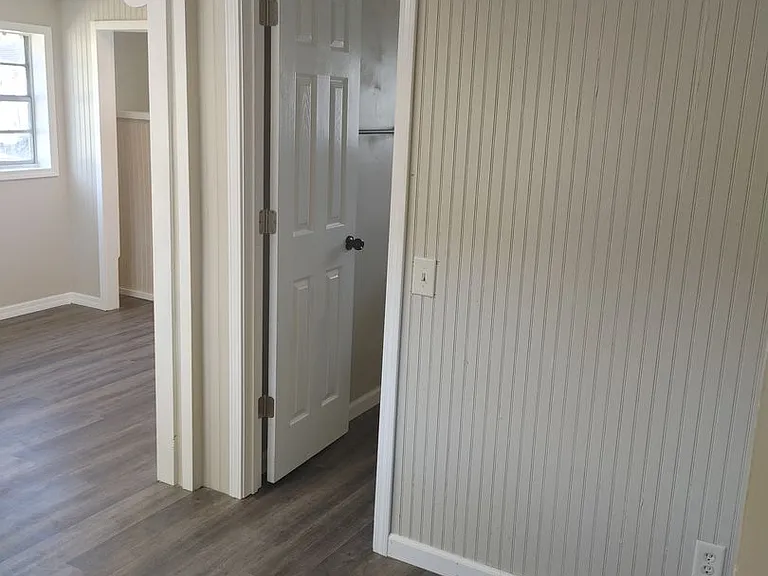 56 NW Railroad St — Photo 15