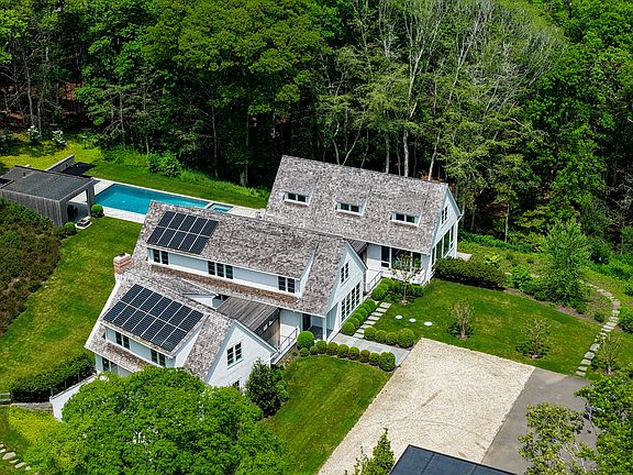 2nd image of 7 Ashwood Ct