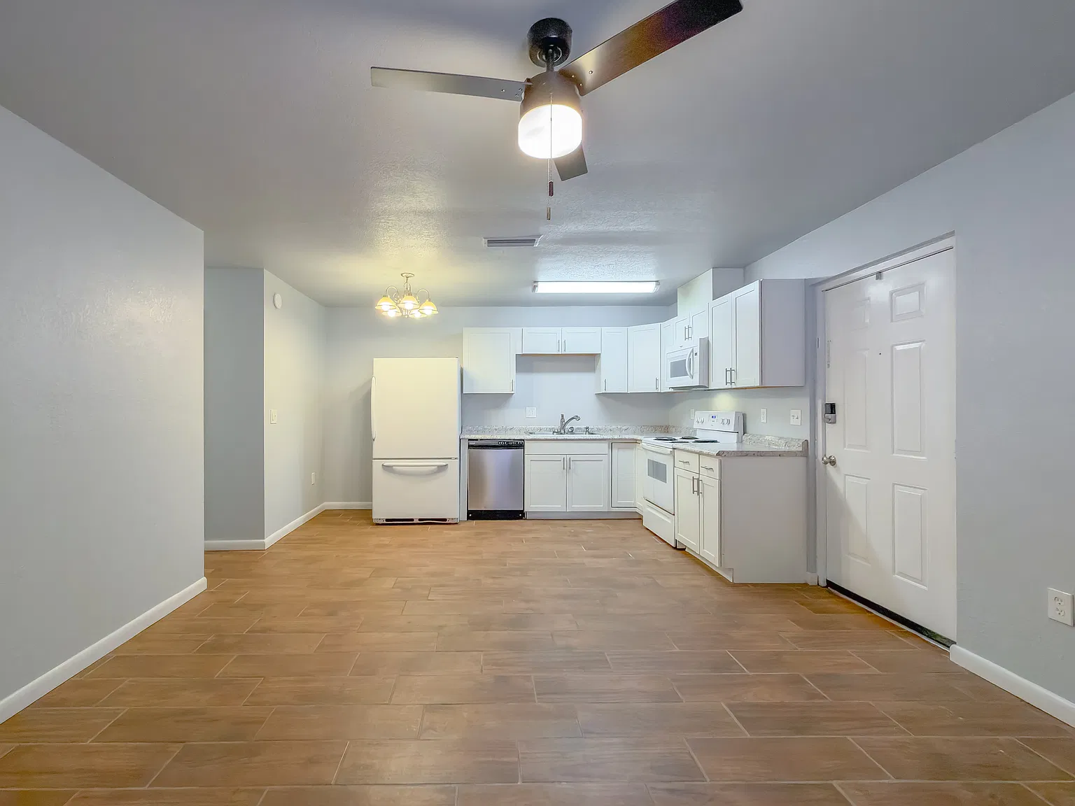 2 bed, 766 sqft, $1,200 — Photo 4
