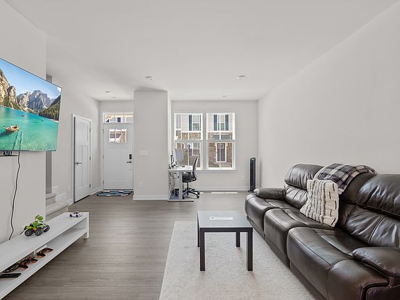 3rd image of 9338 Mallard Mills Dr