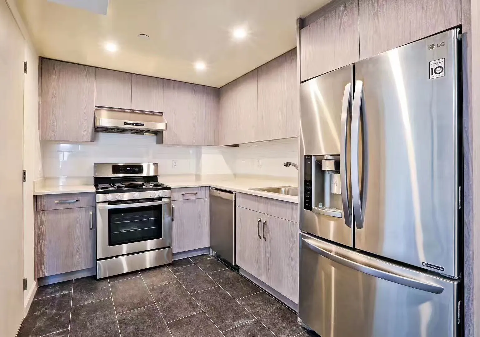 1 bed, 700 sqft, $2,500 — Photo 2
