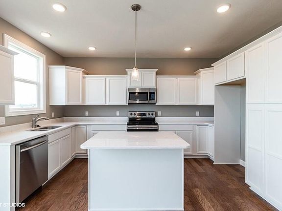4th image of 2465 SE Sawyer Pt