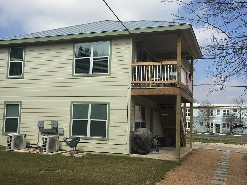415 E Locust St #6