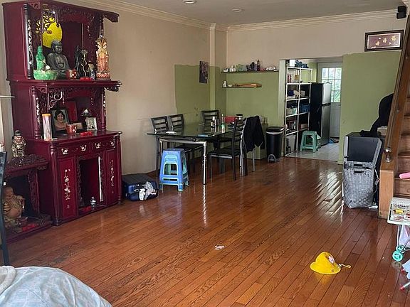 2nd image of 919 Washington Ave