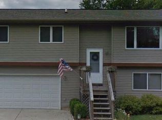 2405 Driftwood Dr, Holiday Hills, IL 60051