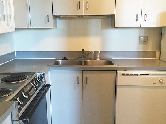 3rd image of 5316-5320 Pershing Ave #208