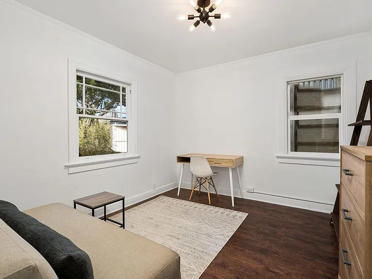 1034 Bay St — Photo 9