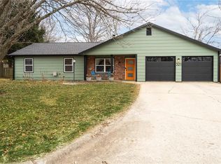 321 Tall Grass Ct, Lawrence, KS 66049