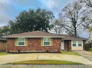 728 Huckleberry Ln, Gretna, LA 70056