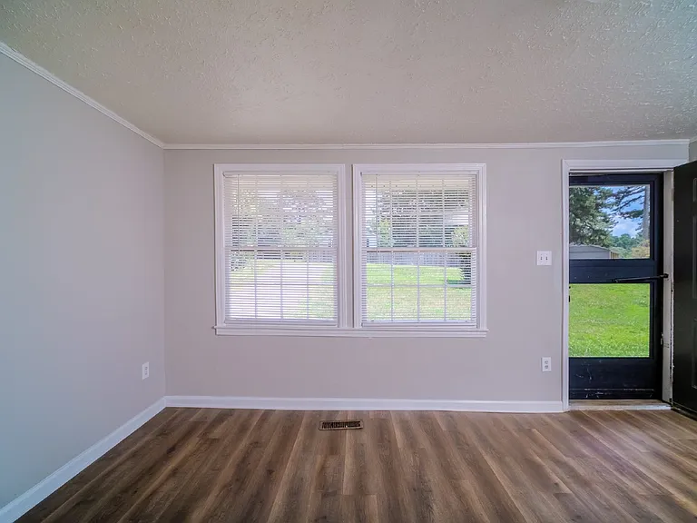2017 Redwood Cir — Photo 10