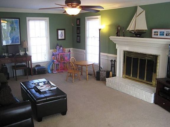 Living Room, photo 2