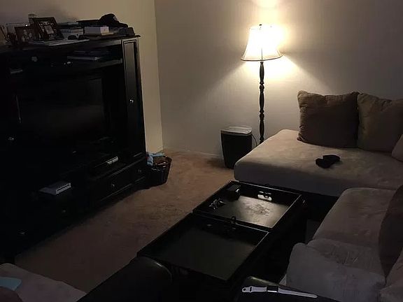 For Rent: $2,200 (2 beds, 1.5 baths, 1,054 sqft)