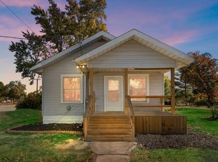 813 Carnation St SE, Demotte, IN 46310