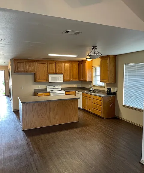 240 Lakeview Way — Photo 4
