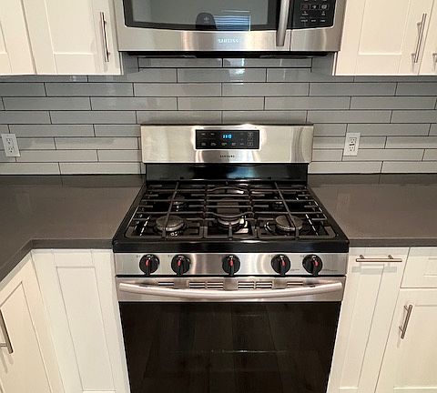 3rd image of 14252 Erwin St #14252