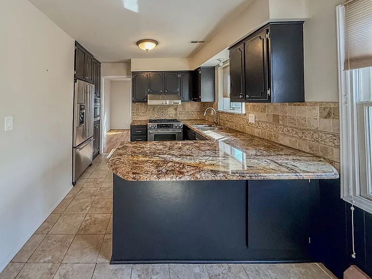 2710 Pendleton Dr — Photo 2