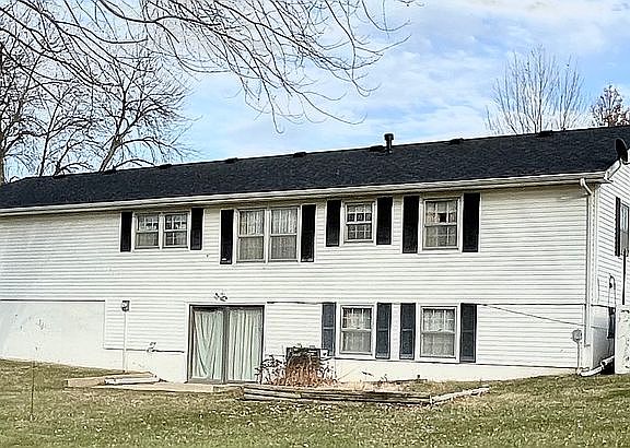 3rd image of 1019 Lake Manor Dr