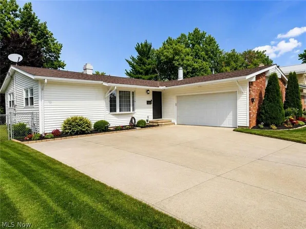 376 Wallace Dr, Berea, OH 44017