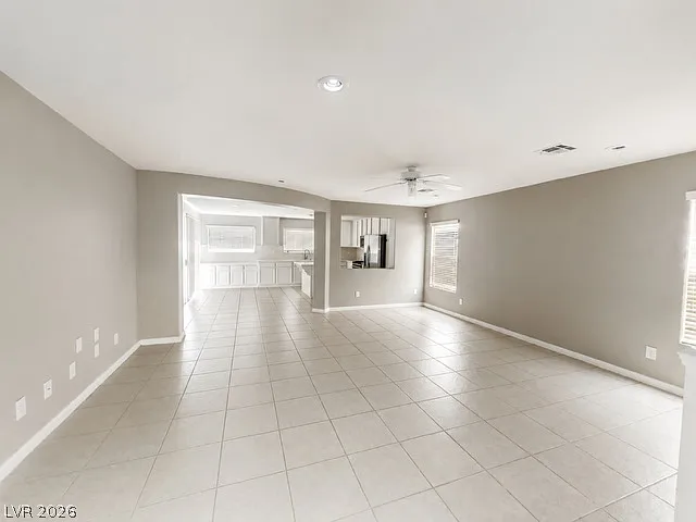 3 bed, 2.5 bath, 1671 sqft, $1,900 — Photo 2