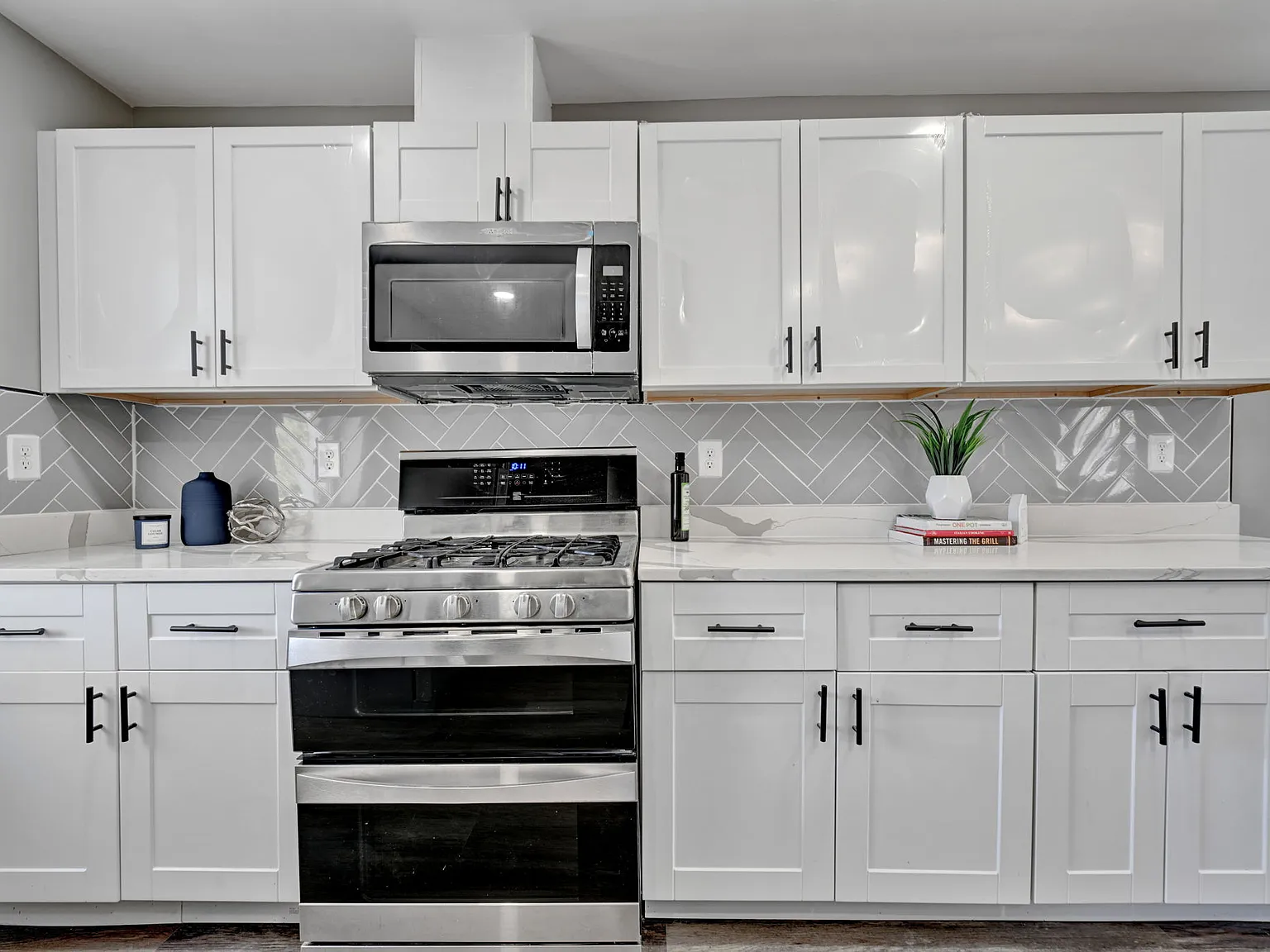 6 bed, 1800 sqft, $4,598 — Photo 3