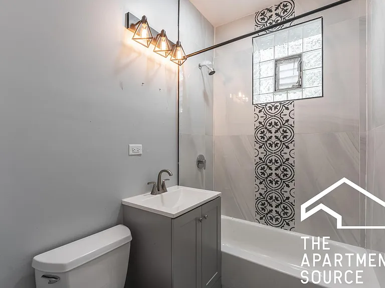 1922 N Wilmot Ave #1 — Photo 8