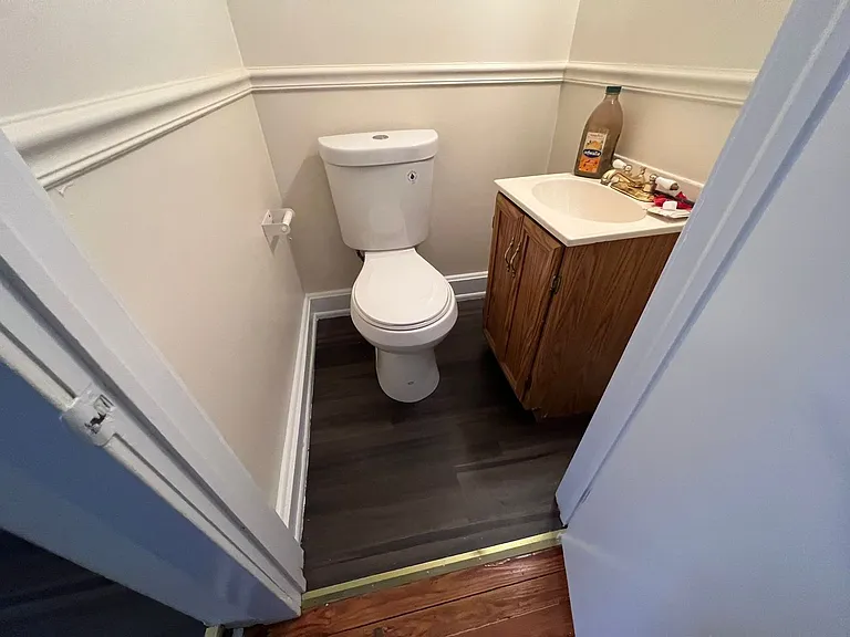 102 S Curley St — Photo 5