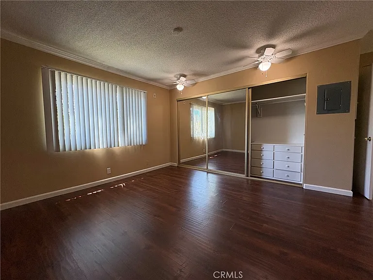 400 N Acacia Ave — Photo 9