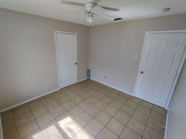 1617 Denmark Ln, Laredo, TX 78045