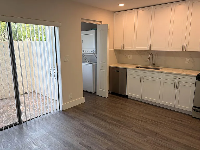 223 SE 11th Ave #223 — Photo 5